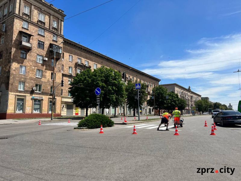 У Запоріжжі відновлюють дорожню розмітку