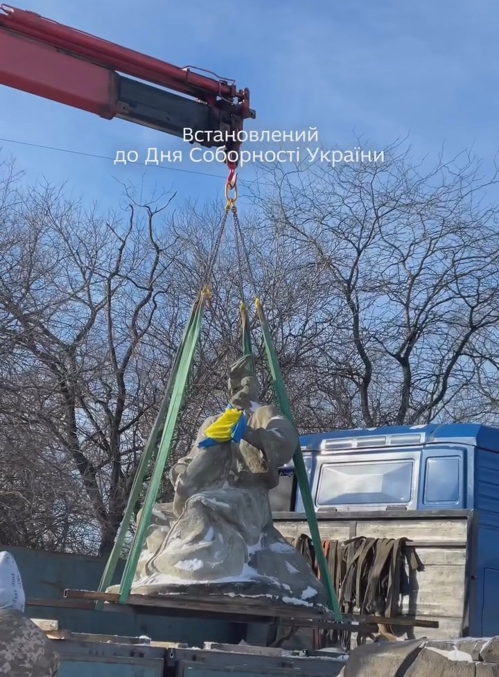 Символ свободи та пам’яті: у Запоріжжі на Хортиці з'явилася нова скульптура (відео)