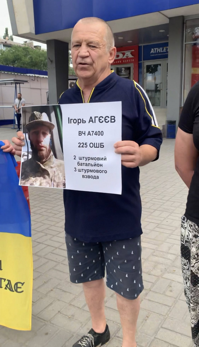 «Тільки разом ми сила» - у Запоріжжі до акції на підтримку військовополонених долучився звільнений захисник (фото)