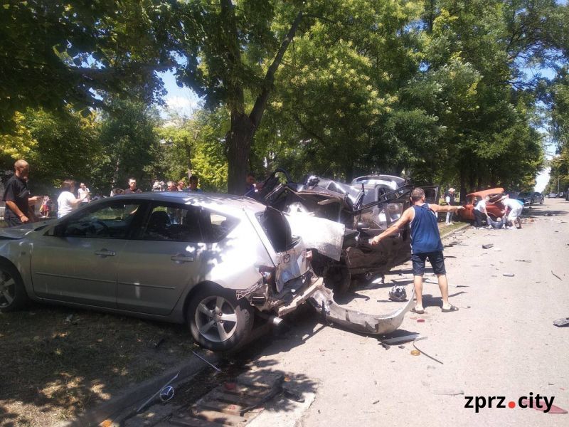 У Запоріжжі сталася моторошна смертельна ДТП - постраждали люди, які стояли на узбіччі дороги