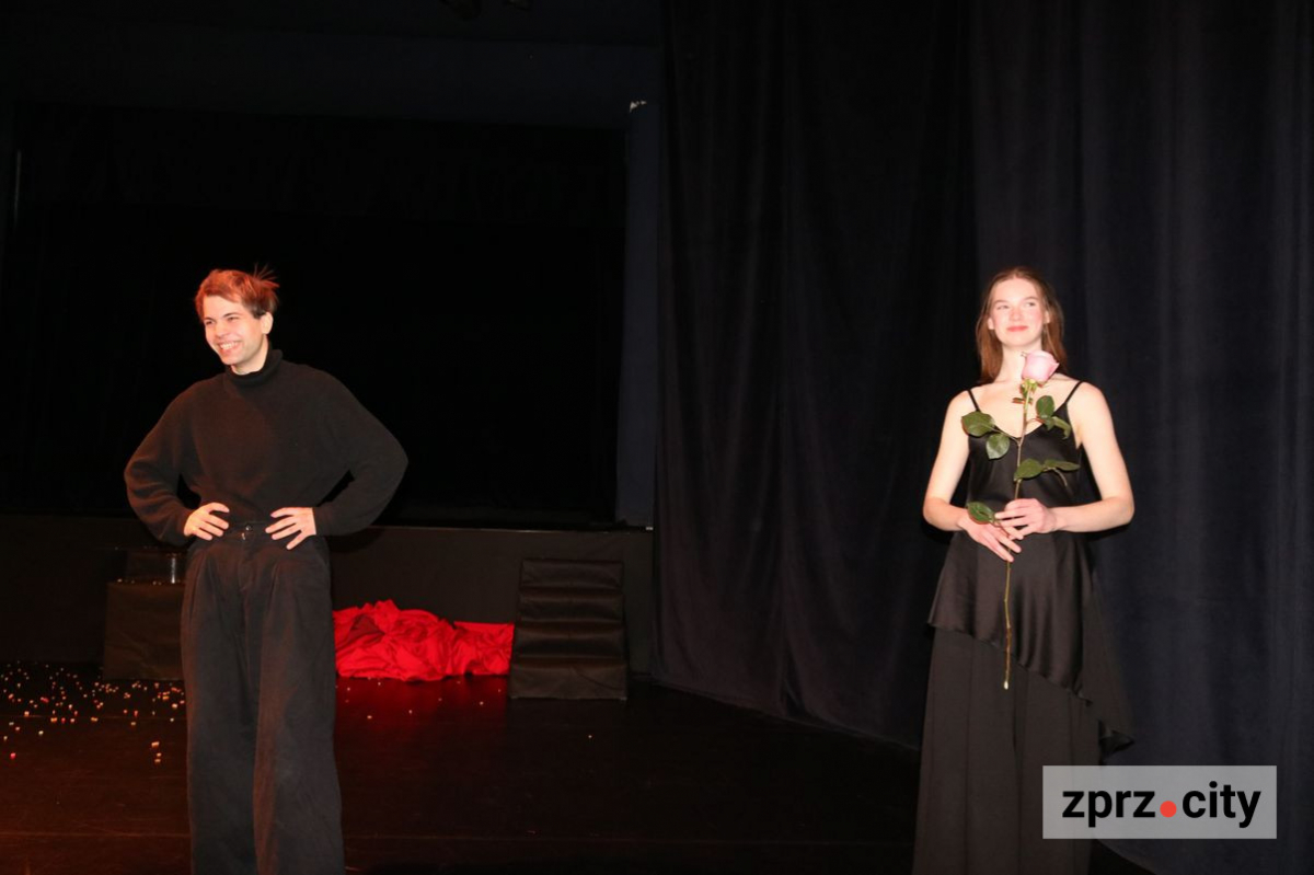 У Запоріжжі покажуть прем'єру, де героїня говоритиме мовою тіла і даруватиме глядачам прикраси 