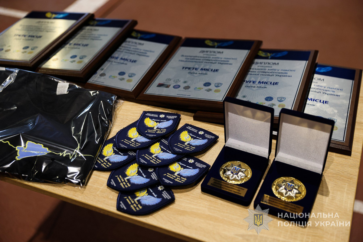 Забіг пам’яті поліцейських об’єднав сотні людей – у Запоріжжі вшанували загиблих правоохоронців (фото, відео)