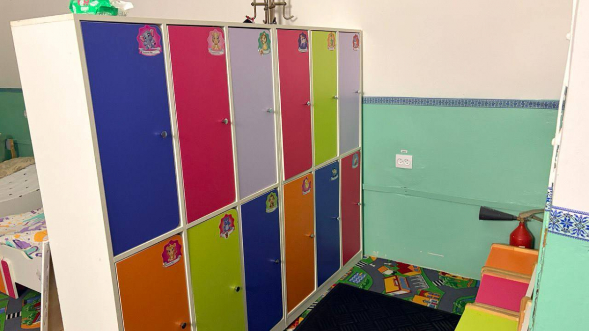 Переїхали у нове приміщення після руйнування: у Запоріжжі знову працює освітній простір для дошкільнят з Енергодара (фото)