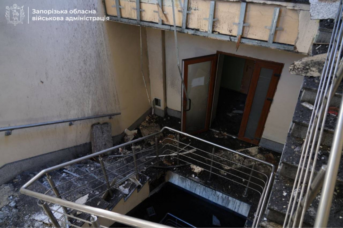Запоріжжя оговтується після ударів БпЛА: які руйнування зафіксували у двох районах міста (фото, відео)