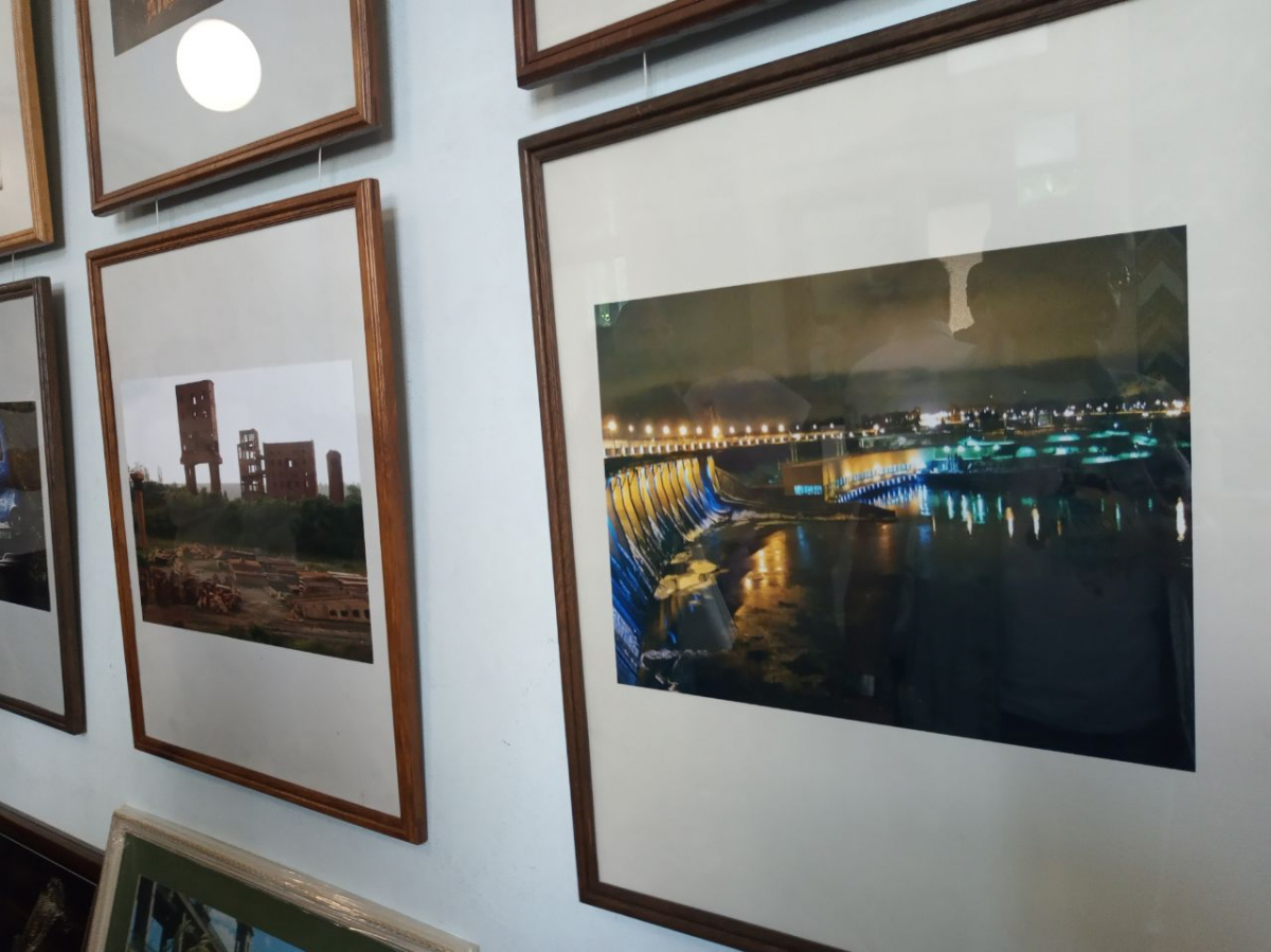 Скористався службовим становищем - запоріжець заліз на кран і зробив неймовірне фото Дніпрогесу з висоти