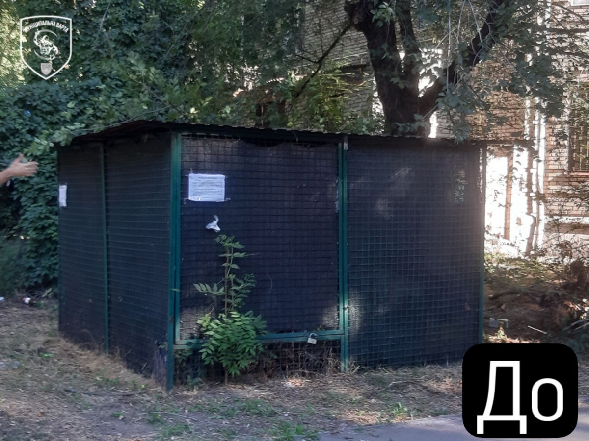 Прибрали металеву клітку з перехрестя - у Запоріжжі знесли незаконну торгову точку (фото)
