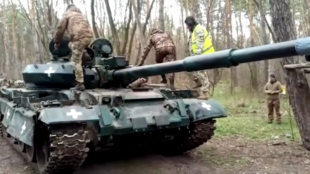 Запорізькі тероборонці відпрацьовують бойові навички на захопленому російському танку - відео