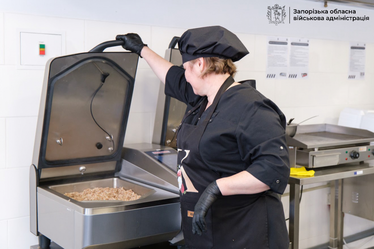 Їжа для школярів і рятувальників та майстер-класи - як у Запоріжжі працює Кулінарний хаб (фото)