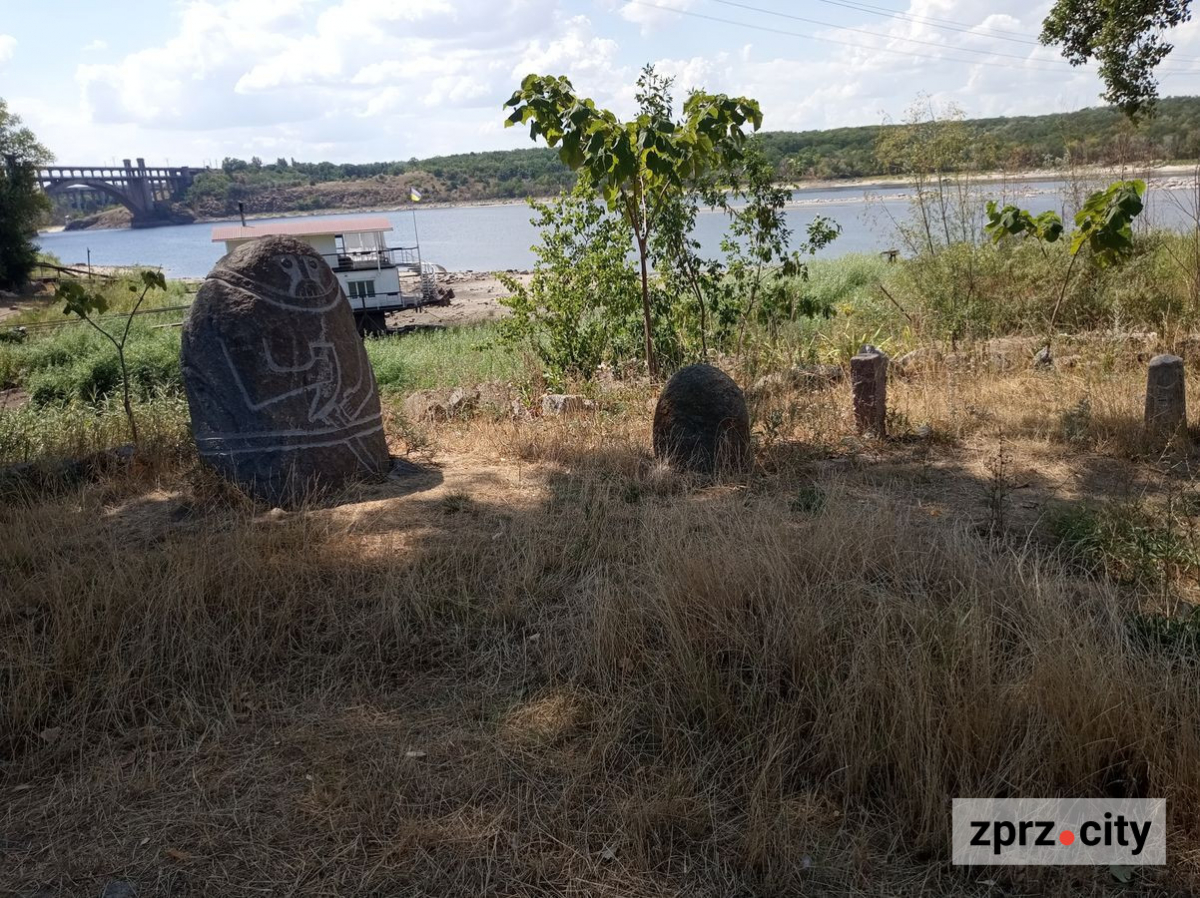 У Запоріжжі на узбережжі Дніпра існує Музей каменю просто неба - ексклюзивні подробиці від засновника