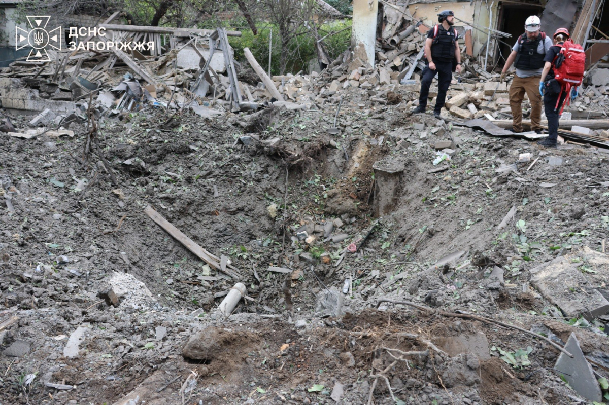 КАБами по будинкам і кладовищу: росіяни завдали авіаударів по Запоріжжю - що відомо (фото, відео)
