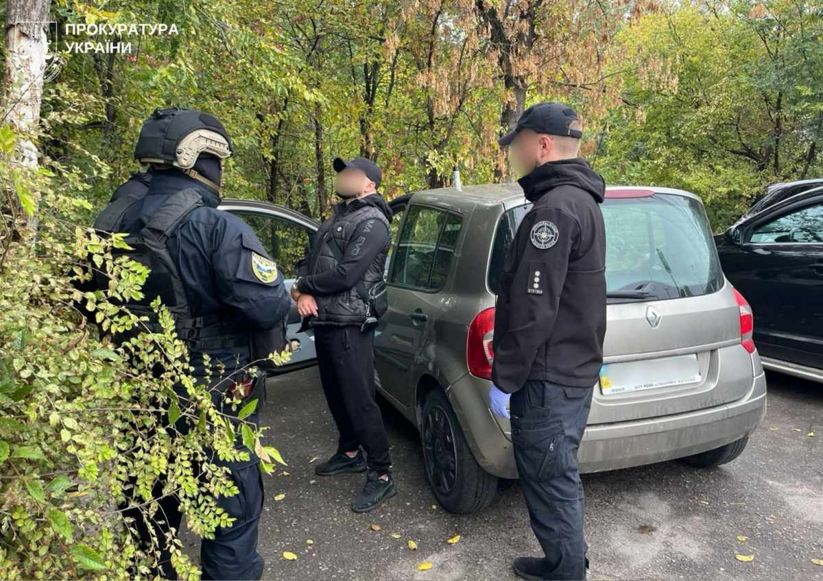 Трансфер до ЄС зірвали: у Запоріжжі викрили організатора незаконної схеми переправи чоловіків за кордон (фото)