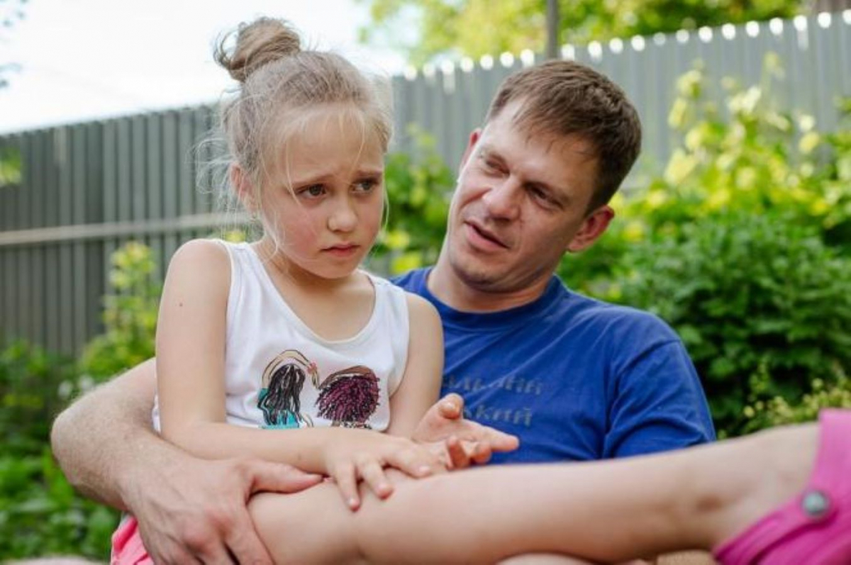 Актор Андрій Ісаєнко розповів, після якого випадку почав ходити з родиною в укриття
