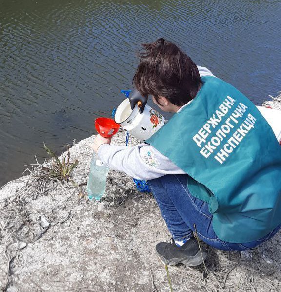 Загибель риби в районі Вирви - у Запоріжжі екологи зафіксували відхилення від норми показників води (фото)