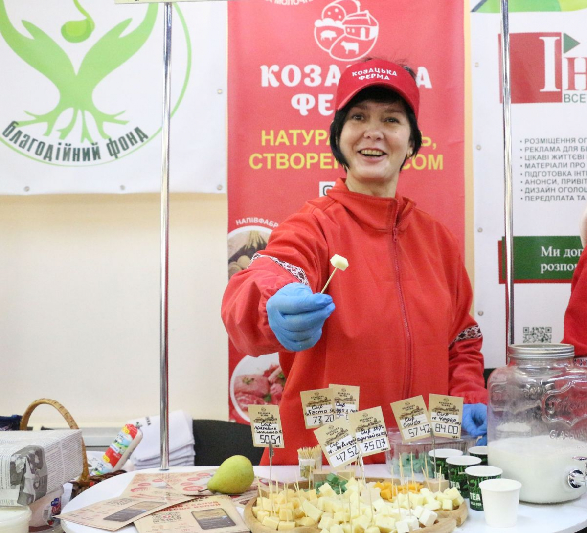 У Запоріжжі журналісти, майстрині та рок-музиканти об'єдналися і зробили благодійний ярмарок - фото