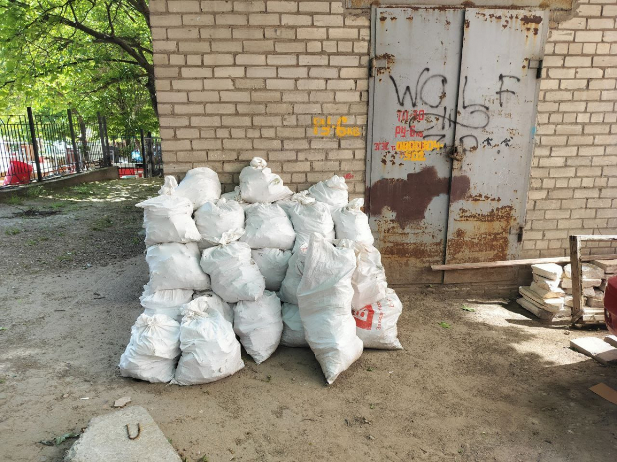 Ремонт зробили, а сміття вивезти забули – у Запоріжжі виявили купу будівельних відходів 