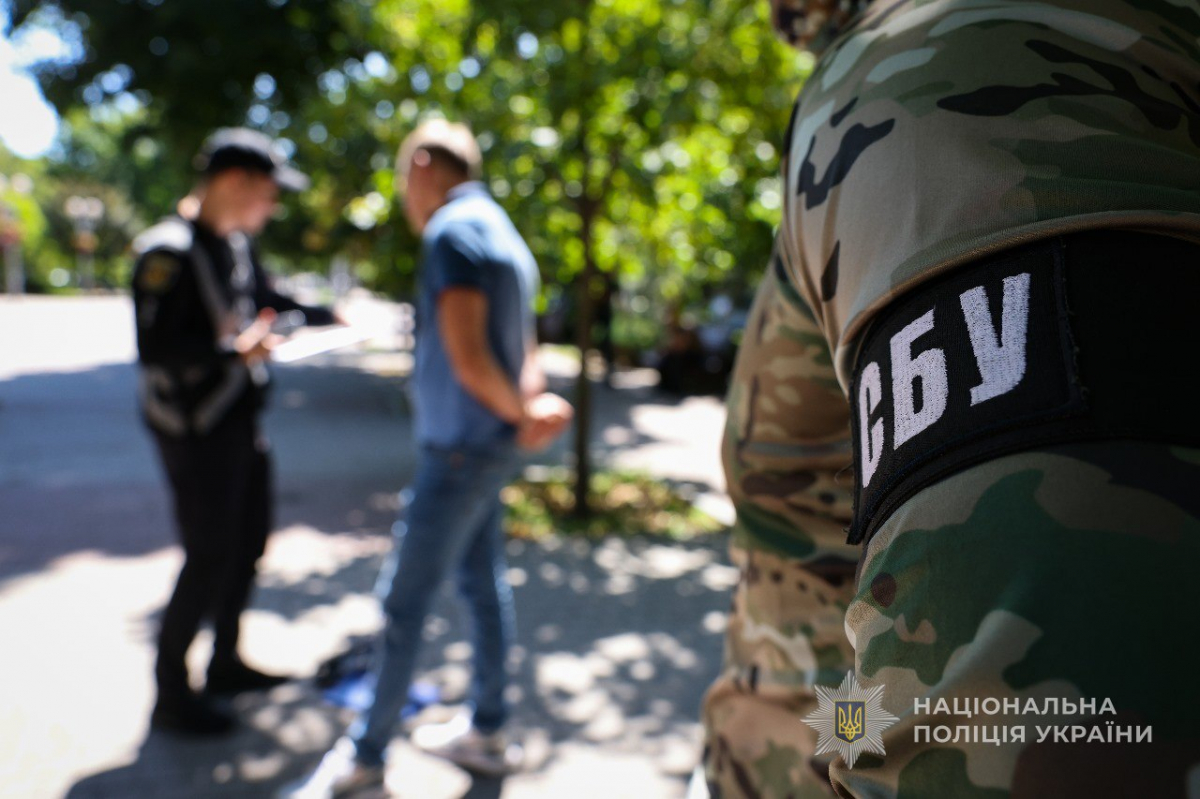 Продавав “білий квиток” - у Запоріжжі чоловік пропонував за гроші уникнути мобілізації (фото)