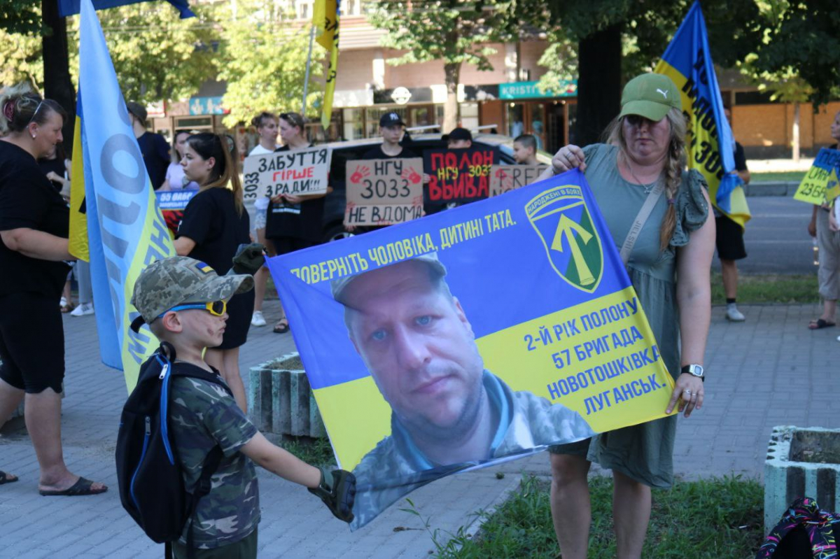 "Не маємо права забувати про Героїв" - у Запоріжжі відбулася акція на підтримку полонених захисників (фото)