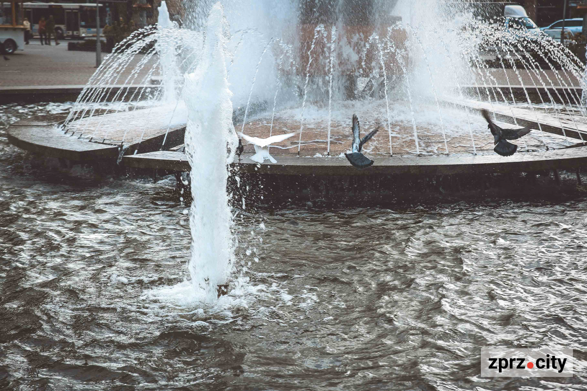 Чи працює фонтан на одній з головних площ Запоріжжя - фото