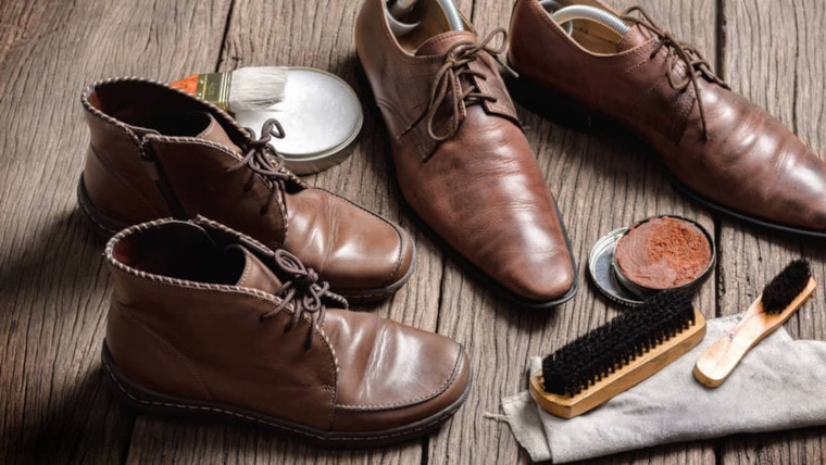 Як очистити шкіряне взуття від нальоту – корисні поради 