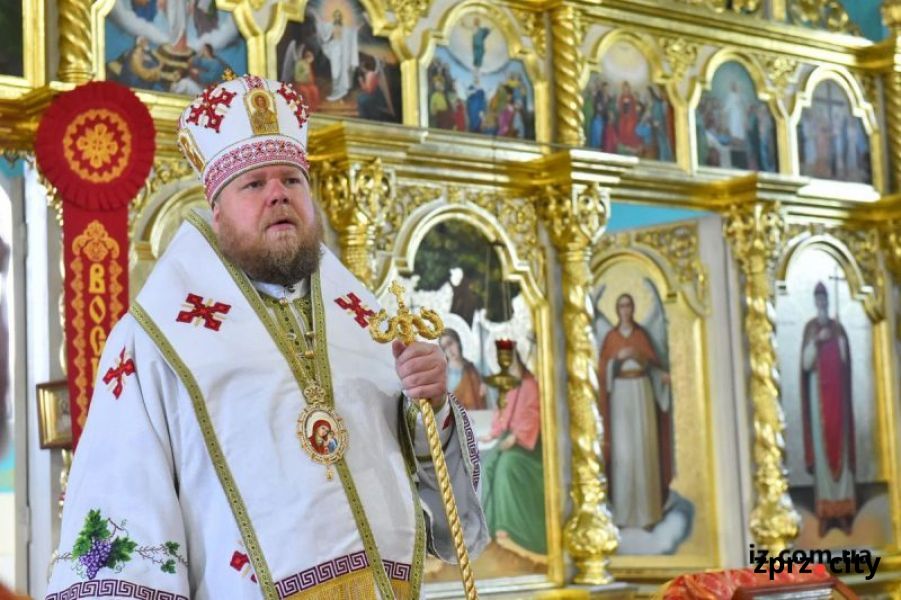 Запоріжці на Великдень йдуть до храмів слухати Боже слово та святити пасхальну їжу