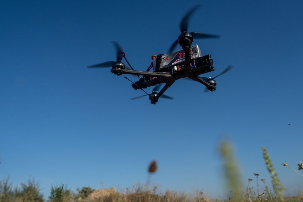 Атакували дронами транспорт – у Запорізькому районі росіяни вдарили по швидкій та поліції (фото)