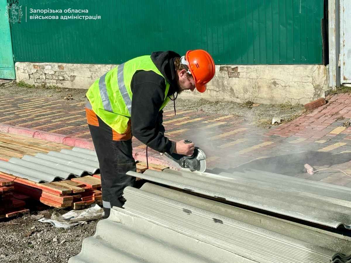 Скільки будинків у Запоріжжі пошкоджені внаслідок ворожих обстрілів - як триває відновлення (фото, відео)