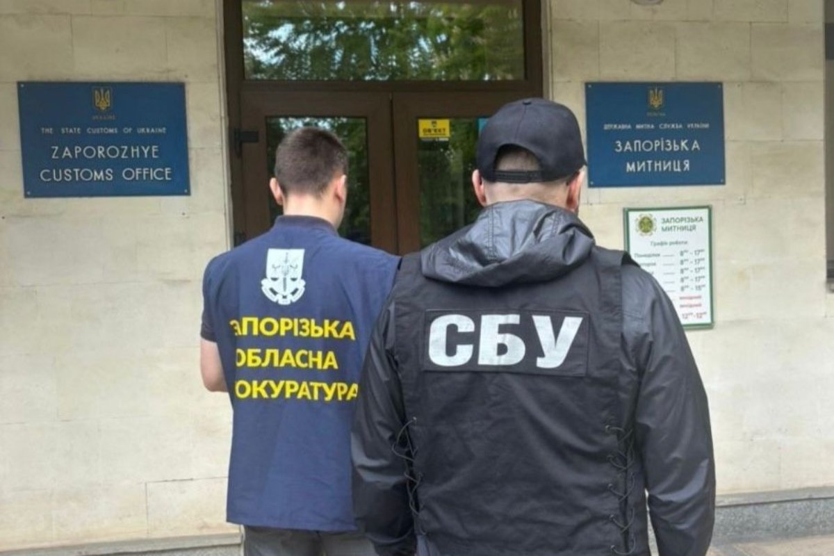 Зливав дані митниці за гроші: у Запоріжжі викрили посадовця (фото)