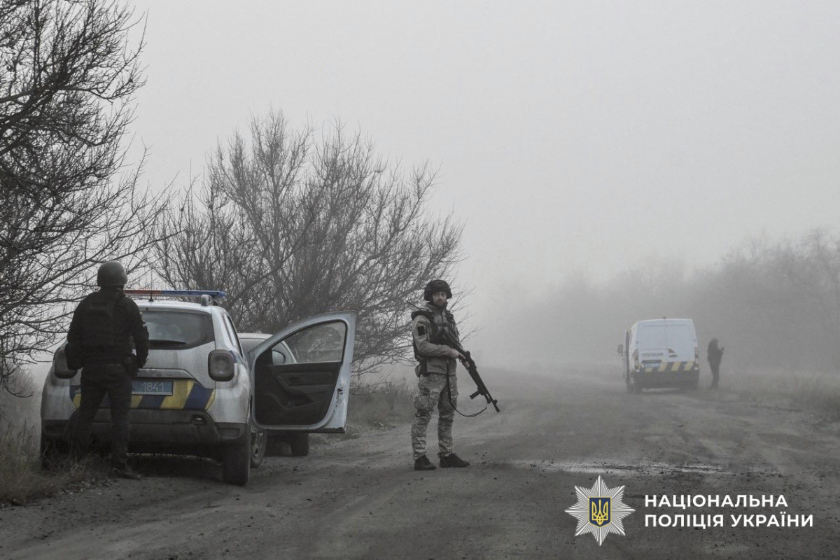 "В першу автівку влучив FPV-дрон на оптоволокні" - на Запоріжжі волонтер розповів, як евакуювали людей з Гуляполя (відео)