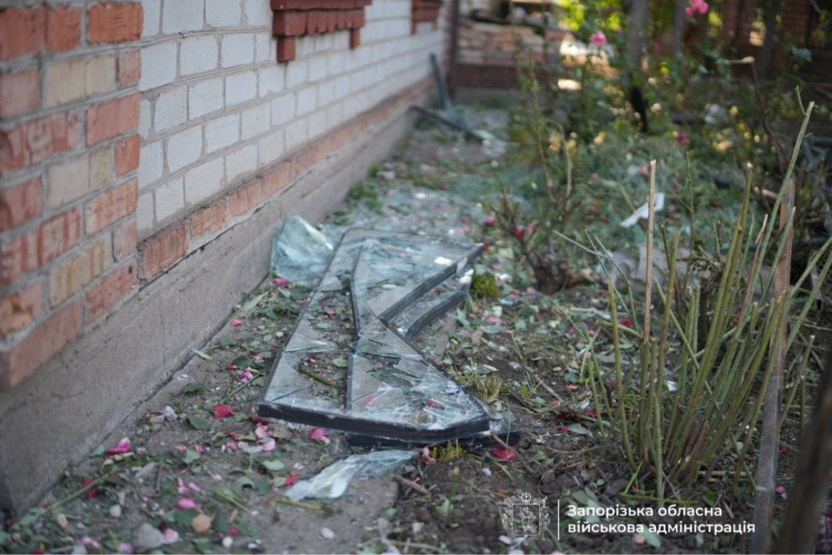 У Запоріжжі через атаку дронів постраждала жінка, пошкоджено СТО та приватні будинки (фото, відео)