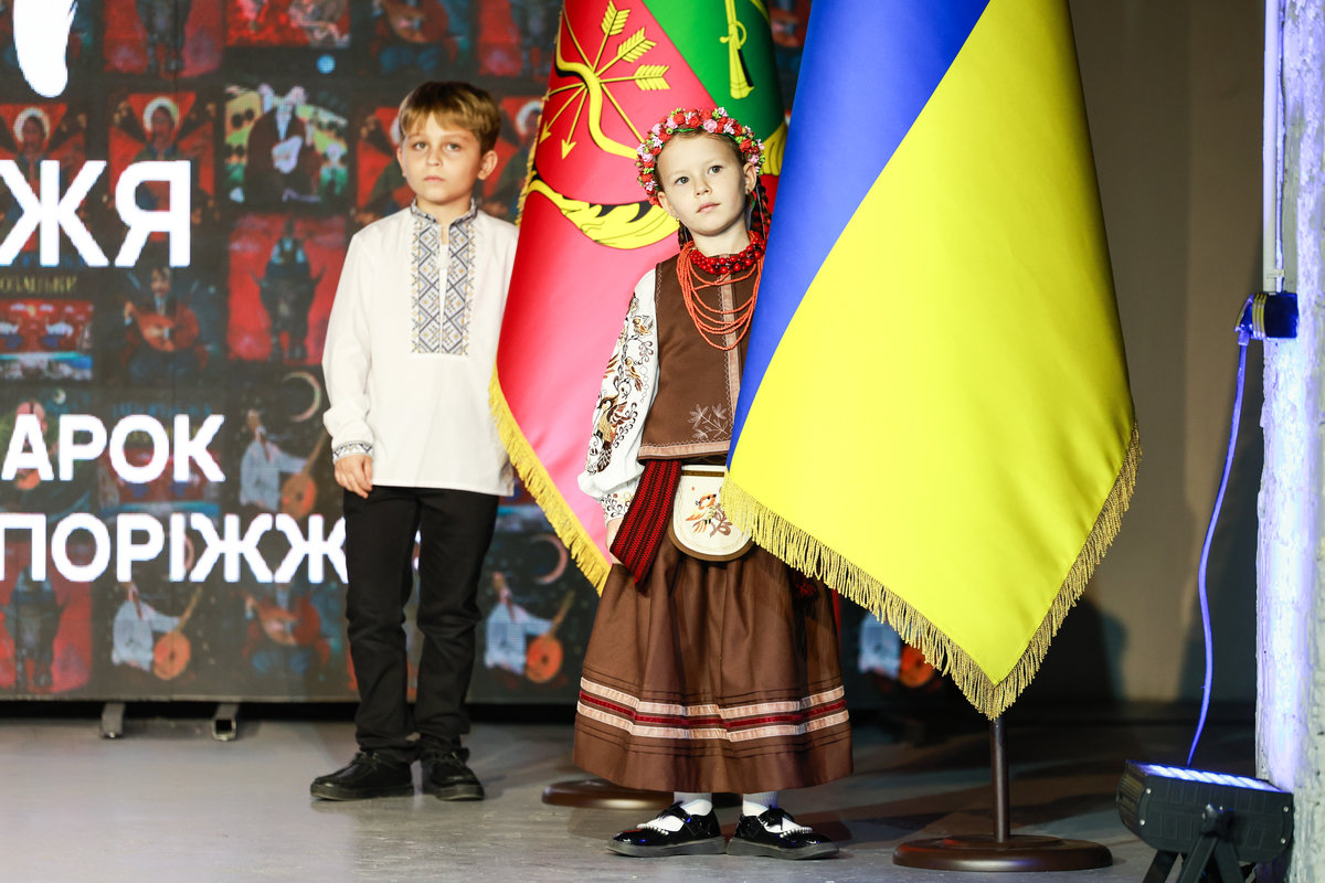 Козацький код: у Запоріжжі на День міста погасили поштову марку (фото, відео)