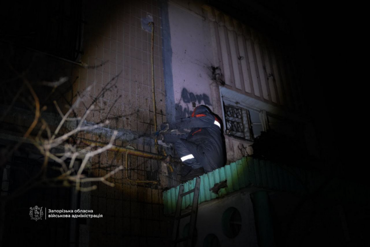 Росіяни вдарили по Запоріжжю на світанку: внаслідок обстрілу є постраждалі, пошкоджено житло та автомобілі (фото, відео)
