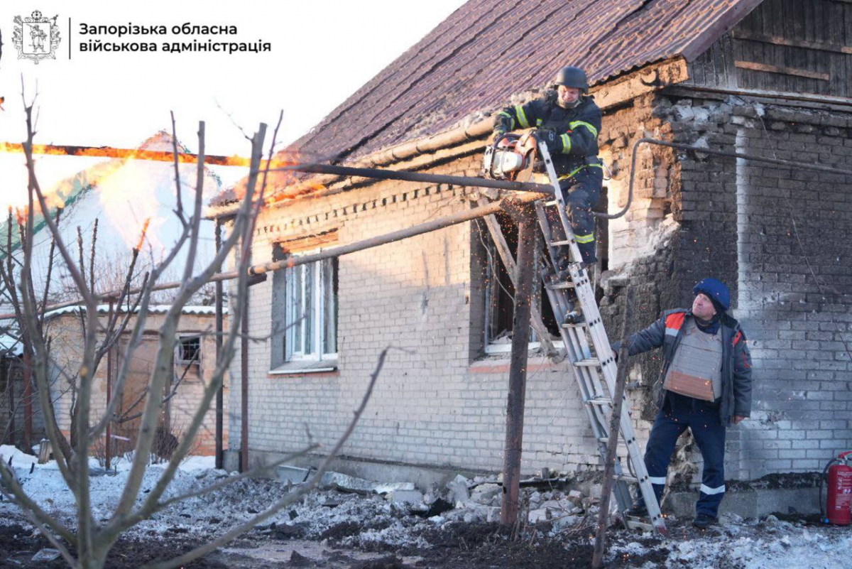 Напередодні Нового року ворог атакував Запоріжжя - фото наслідків