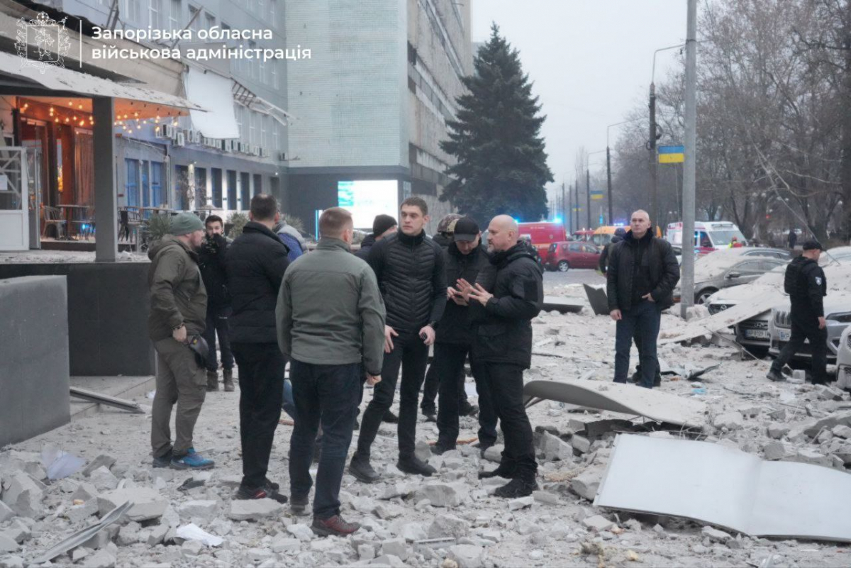 У Запоріжжі чули потужний вибух - зруйнована медклініка, поранені люди (перші фото наслідків)