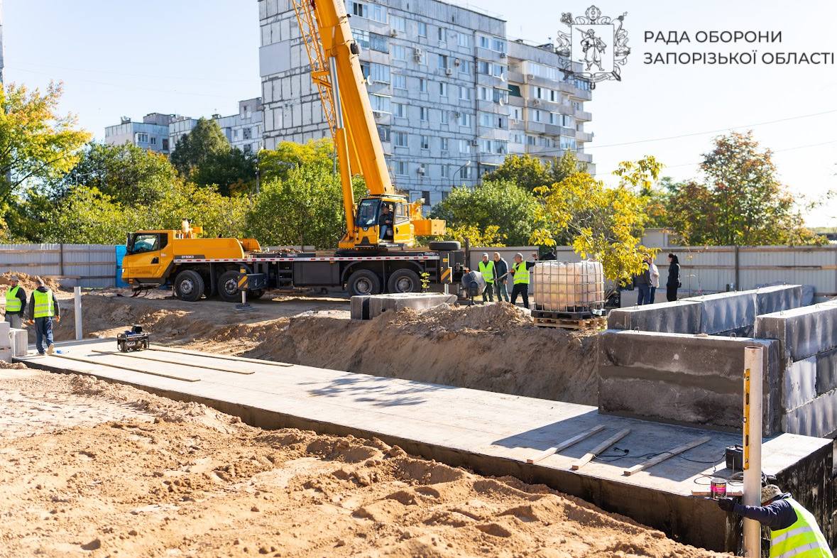 У Хортицькому районі Запоріжжя будують підземне укриття серед багатоповерхівок