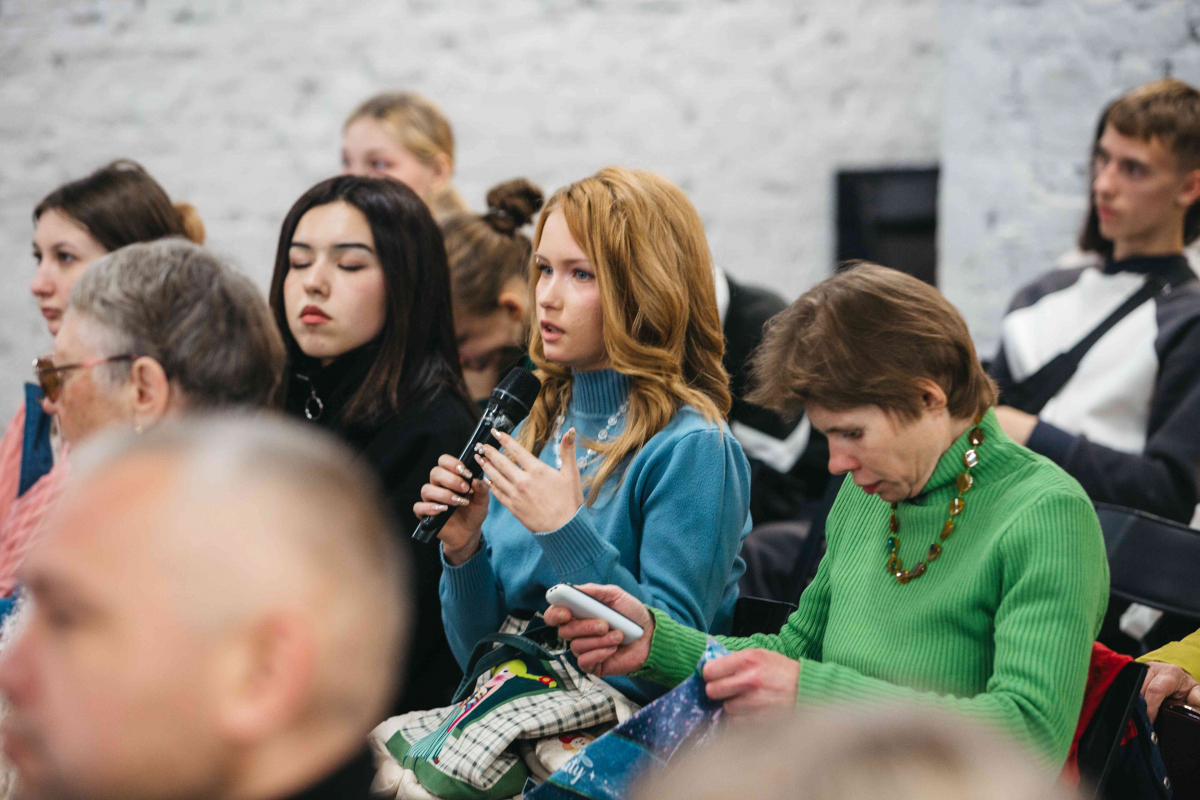 Насильство, що криється за нормальністю – у Запоріжжі молодь презентувала незвичну виставу (фото)