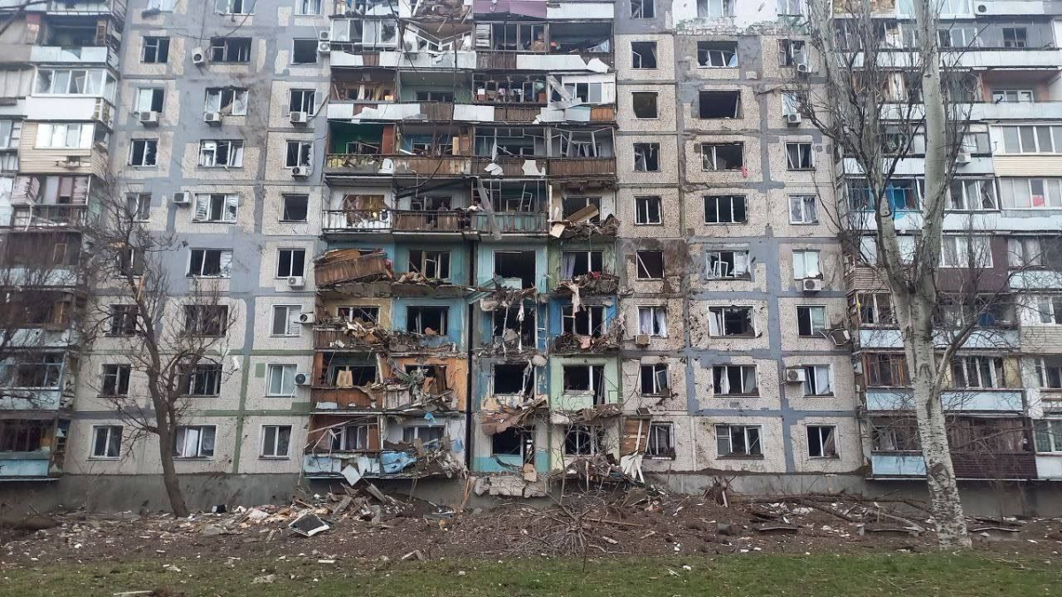 "Винесло" вікна та балкони - як виглядають запорізькі багатоповерхівки, що постраждали від ракетних ударів (відео)