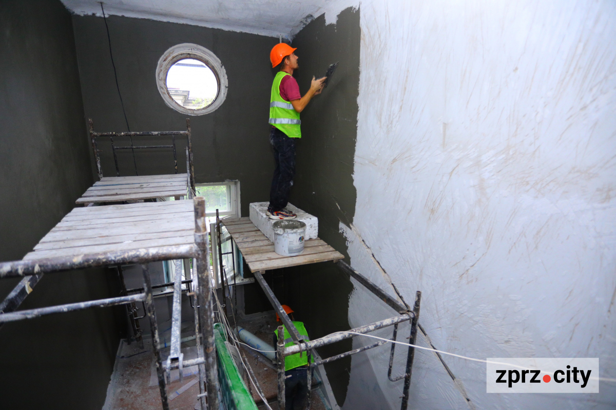 У Запоріжжі продовжується відновлення історичного будинку – ексклюзивні фото