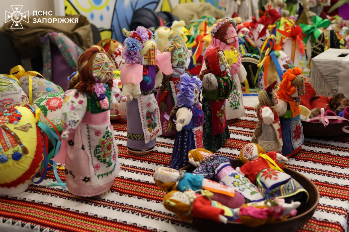 У Запоріжжі журналісти, майстрині та рок-музиканти об'єдналися і зробили благодійний ярмарок - фото