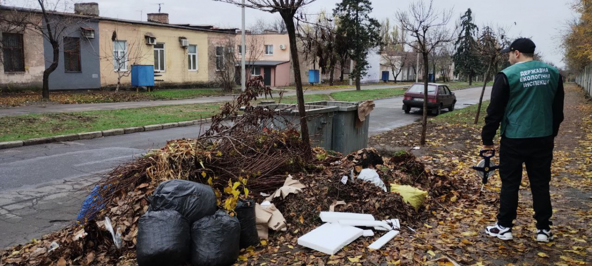 Краєвид на смітник - у Запоріжжі виявили стихійне звалище просто неба (фото)
