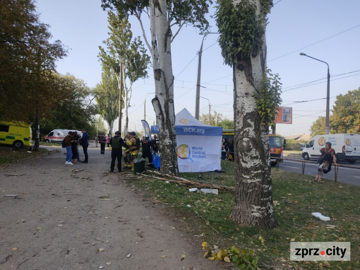 Який стан людей, що постраждали внаслідок авіаударів ворога по Запоріжжю 1 жовтня - фото