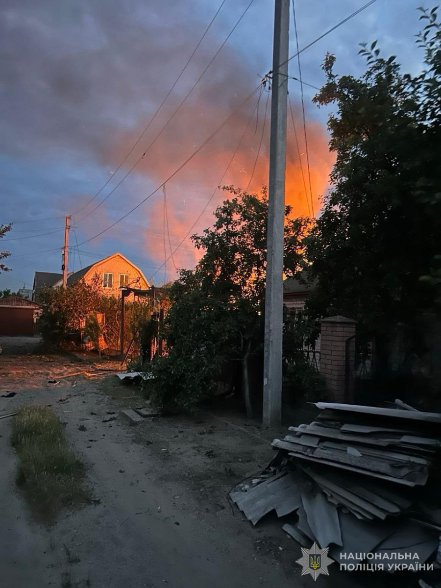 У Запоріжжі через атаку дронів постраждала жінка, пошкоджено СТО та приватні будинки (фото, відео)