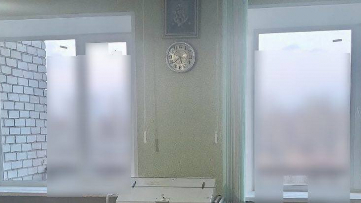 У запорізькій лікарні, яка постраждала від російського обстрілу, замінили вікна - хто допоміг 