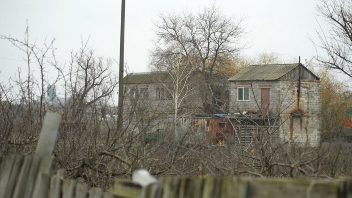 Понад три роки армія ворога стоїть на протилежному березі Дніпра та не дає спокою - як живуть у прифронтовому селі Запорізької області