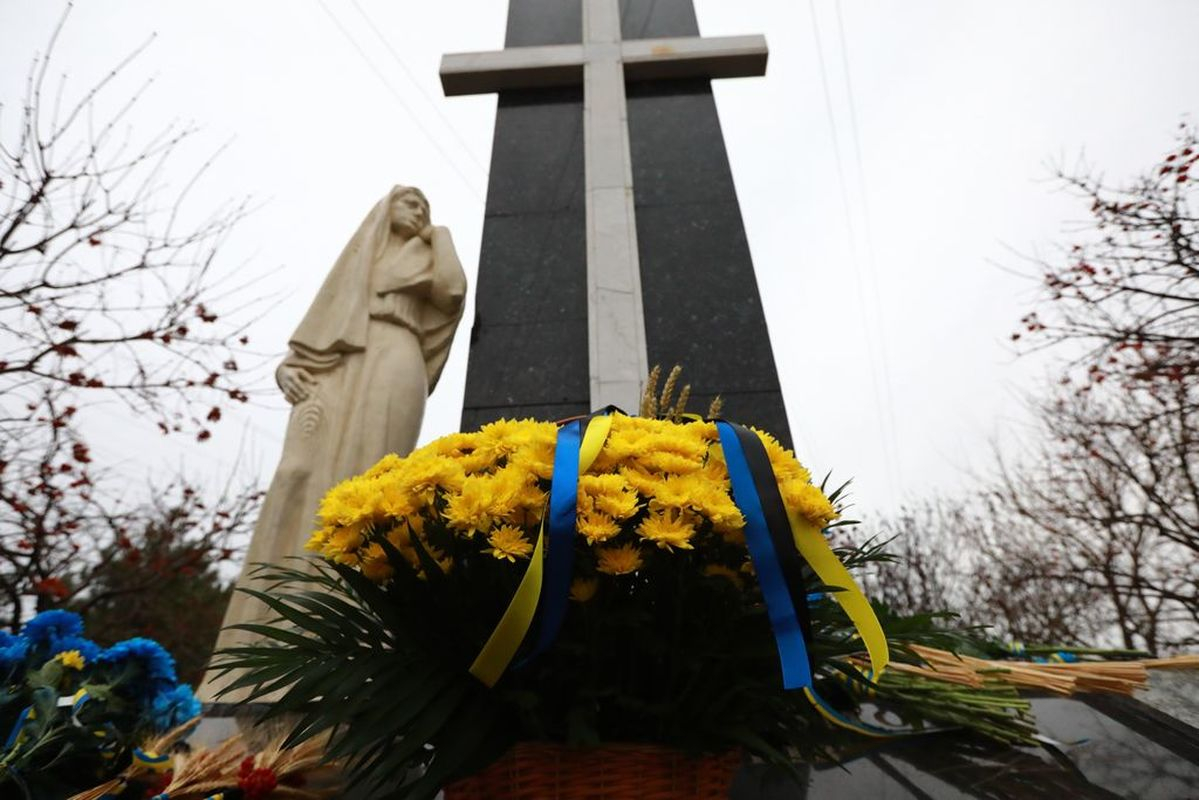 У Запоріжжі вшанували пам`ять жертв Голодоморів – фото