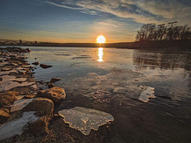 Крижана казка - фотограф зняла зимову красу річки Дніпро в Запоріжжі