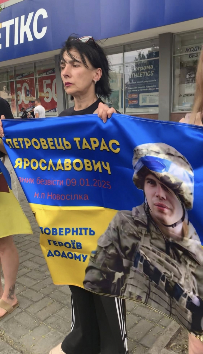 «Тільки разом ми сила» - у Запоріжжі до акції на підтримку військовополонених долучився звільнений захисник (фото)