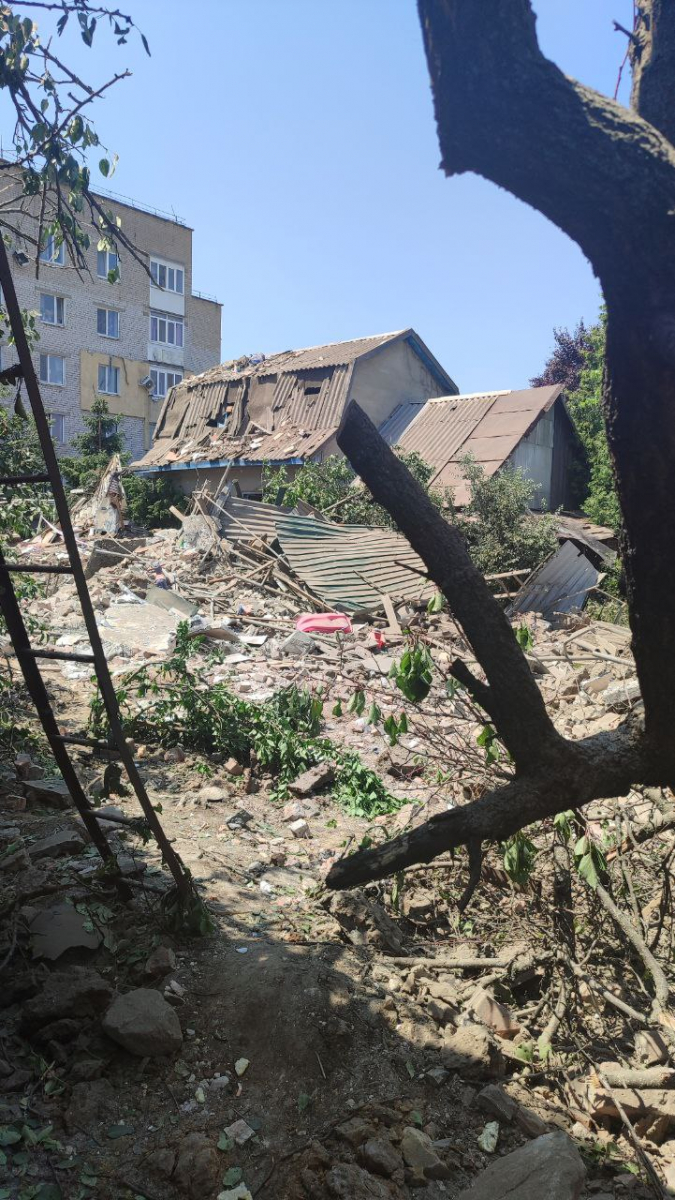 У Запоріжжі екоінспектори дослідили місце авіаудару 9 червня (фото)