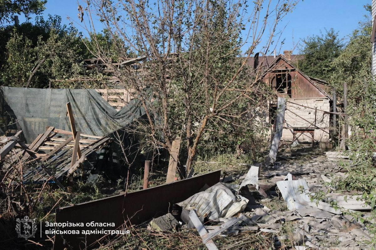 Під час масованого удару по Запоріжжю загинув чоловік - все, що відомо про наслідки ворожого обстрілу (відео, фото)