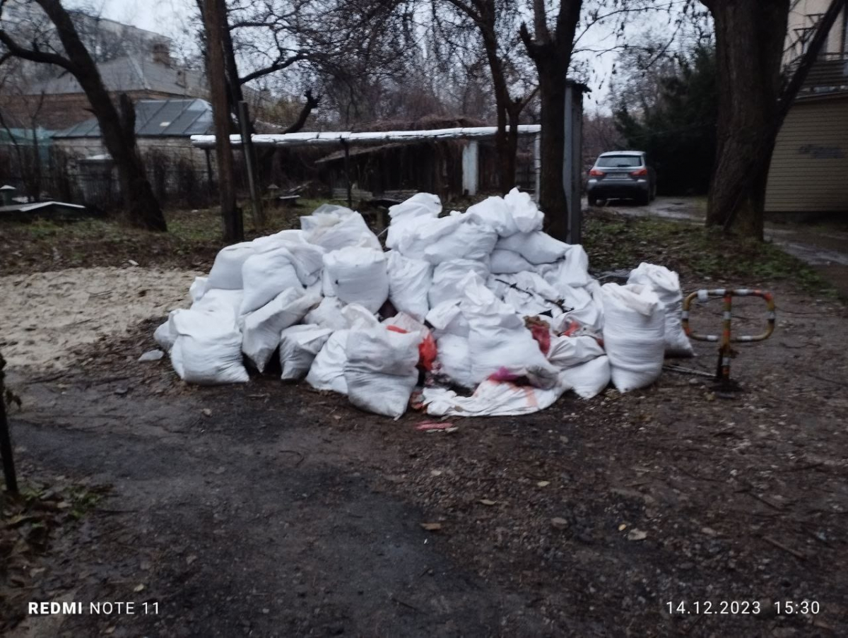 Ремонт зробили – сміття не донесли до бака: у Запоріжжі оштрафували мешканців
