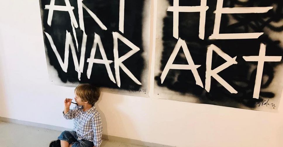 Запоріжці організували у Варшаві виставку, яка показала погляд митців на воєнні злочини